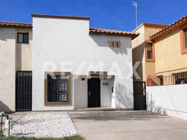 CASA EN RENTA COMPLETAMENTE AMUEBLADA, EQUIPADA Y DECORADA EN ALAMOS DE SENECU