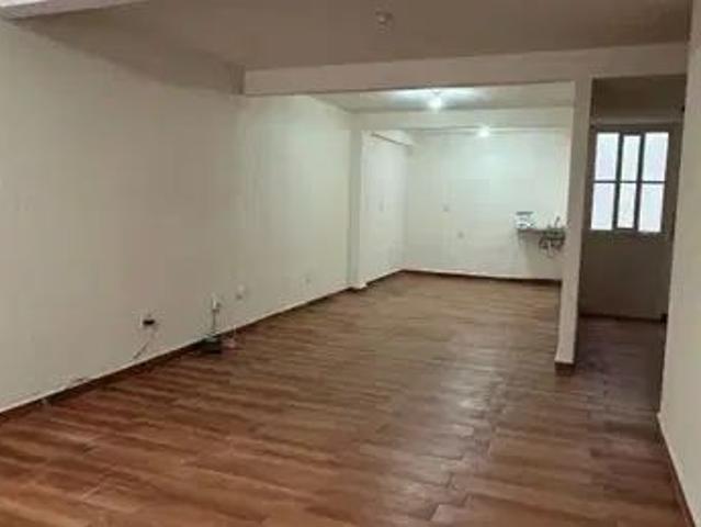 Casa en renta con 2 Recamaras y 2 estacionamientos en Residencial y Zona Tranquila