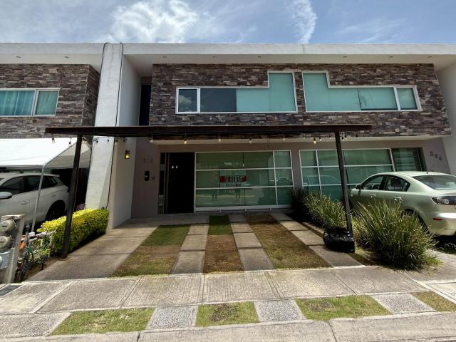Casa en Renta con 3 habitaciones, en La Antigua Cementera
