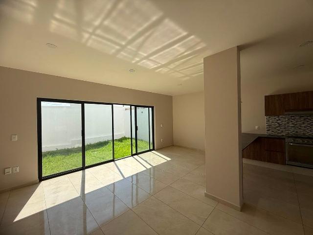 Casa en Renta con 3 recámaras en PA más cuarto de Estudio en PB, Zapopan Norte