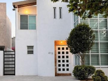 Casa en renta con terraza y amplio patio en Magnolias