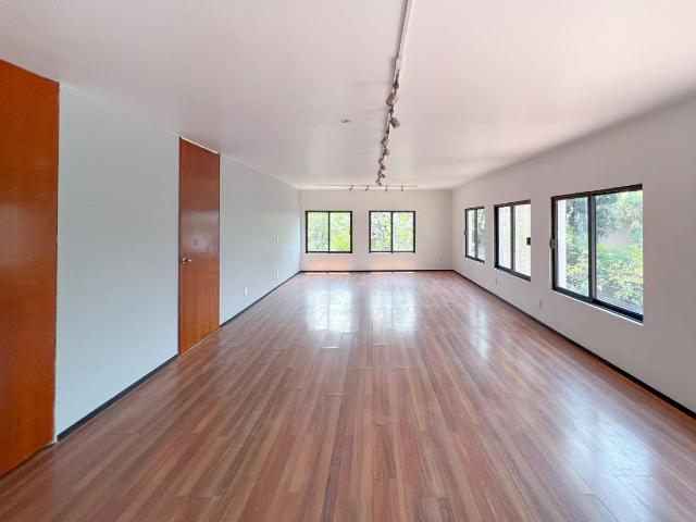 CASA EN RENTA CON USO DE SUELO OFICINAS O HABITACIONAL EN LOMAS DE VIRREYES 1440 m2
