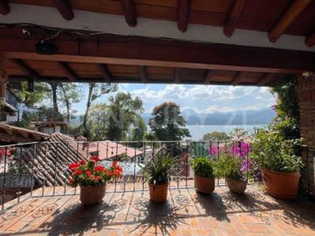 CASA EN RENTA CON VISTA AL LAGO VALLE DE BRAVO