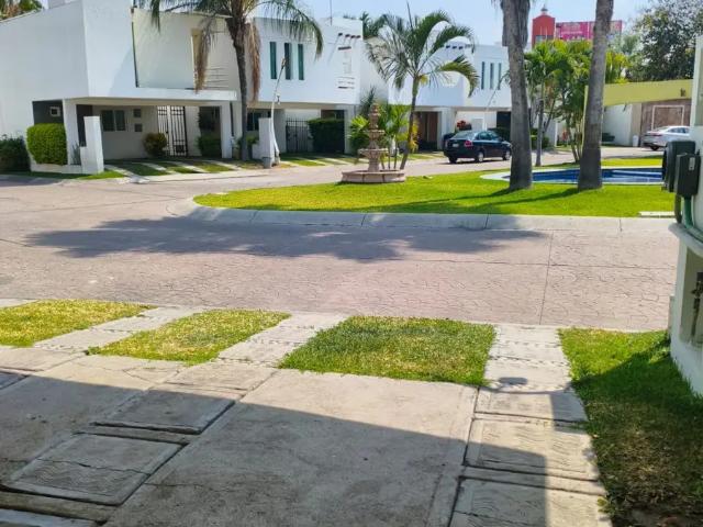 Casa en Renta con Alberca Comun