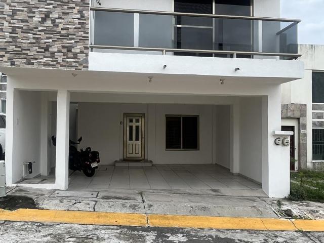 Casa en Renta con Alberca en Fracc. Ban?s, Alvarado Veracruz