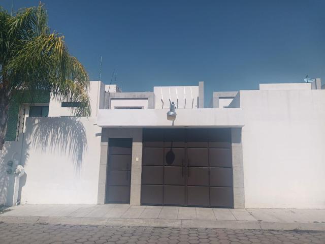 CASA EN RENTA, CON ALBERCA EN FRACCIONAMIENTO, EN CUAUTLA MORELOS