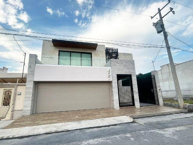 Casa en RENTA con alberca en Valle Real
