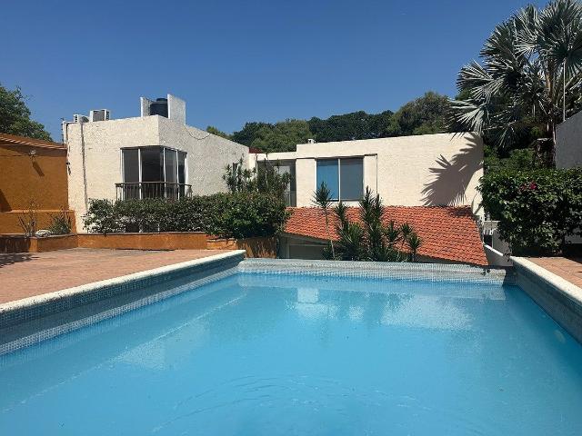 Casa en Renta con alberca, Fracc. Junto al Rio con Vigilancia
