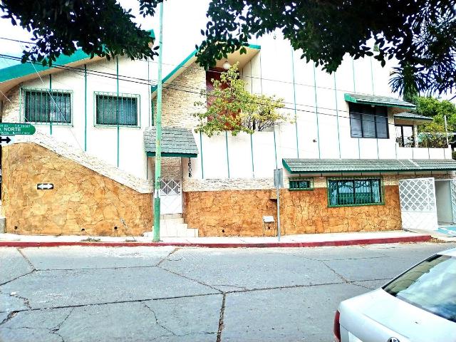 Casa en renta con Alberca ideal para Negocio