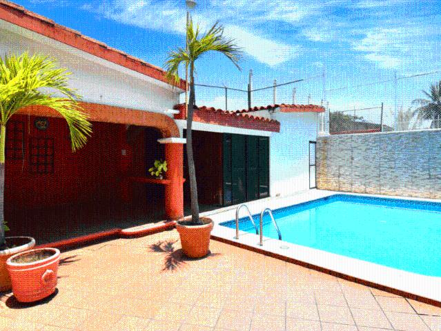 CASA EN RENTA CON ALBERCA PROPIA ZONA DEPORTIVA