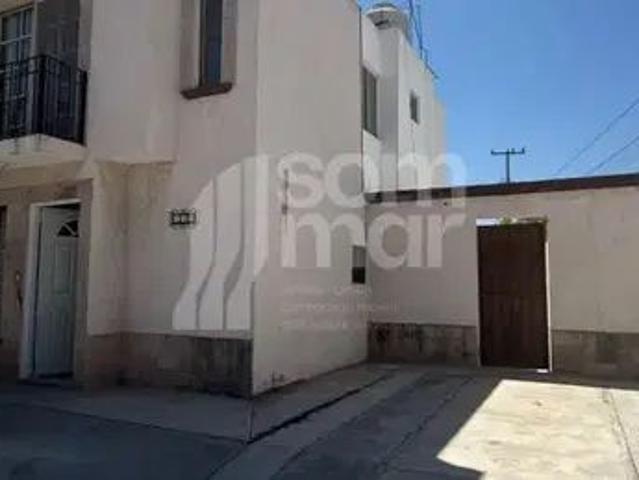 Casa En Renta Con Amplios Espacios Y Recámara En Planta
