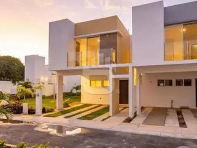 Casa En Renta Con Diseño Moderno Y Espacios Versátiles, En C