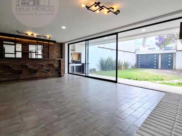 CASA EN RENTA CON ENORME JARDIN