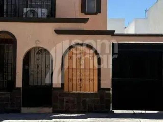 Casa En Renta Con Excelente Distribución En Manantiales Del