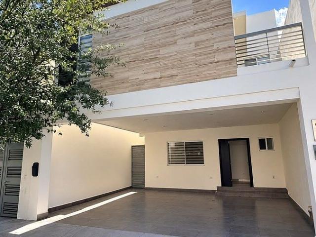Casa en Renta con Excelente Ubicación en Puerta de Hierro