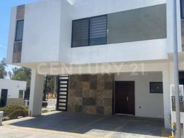 Casa en renta con excelente ubicación