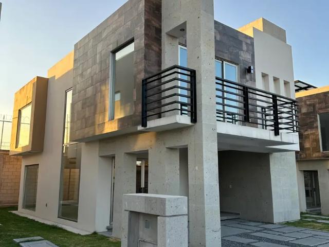 Casa en Renta con Excelentes Acabados en Condominio de Zinacantepec