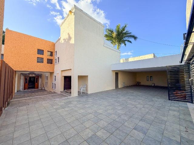 CASA EN RENTA CON GRAN UBICACIÓN Y AMPLIOS ESPACIOS