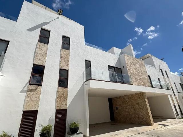 CASA EN RENTA CON PANELES SOLARES DZITYA