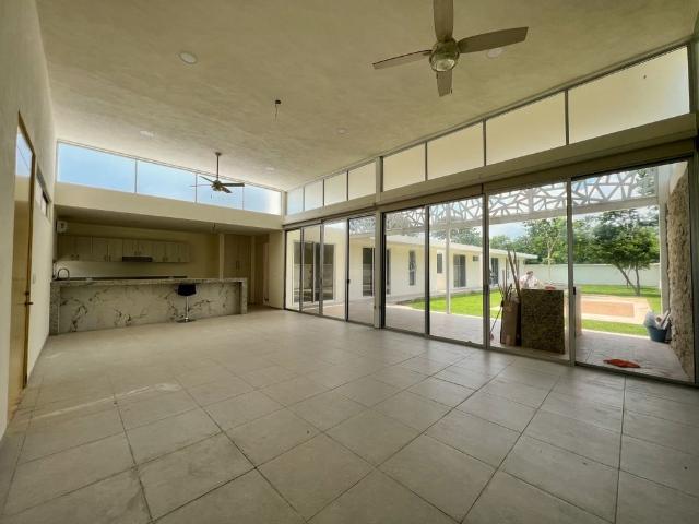 CASA EN RENTA CON PISCINA Y PANELES SOLARES EN LA REJOYADA