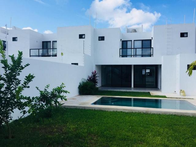 CASA EN RENTA CON PISCINA Y PANELES SOLARES