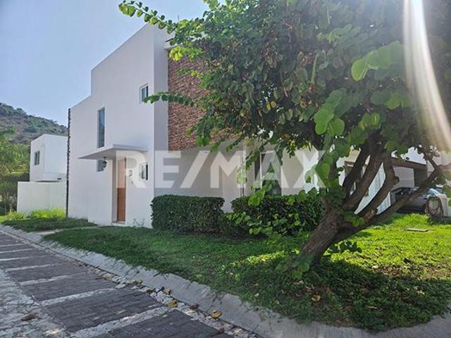 CASA EN RENTA con recámara en planta baja