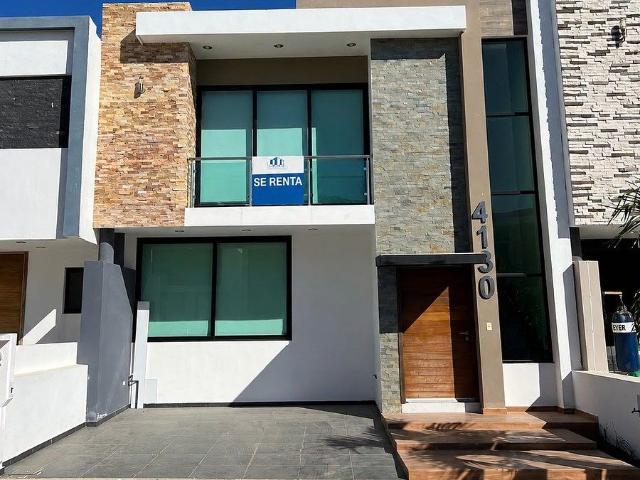 Casa en renta Coto Platino semiamueblada Rec. Planta Baja