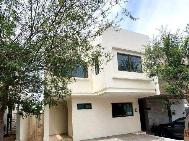 Casa en Renta Coto Roble Bosques Vallarta 3 Recámaras a Estrenar