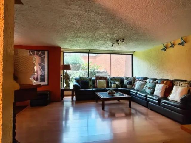 Casa En Renta De Amplios Espacios Y La Tranquilidad De Vivir En Un Fraccionamiento Privado Con Vigilancia. 3 Recámaras Con Clóset Recámara Principal Con Baño Completo