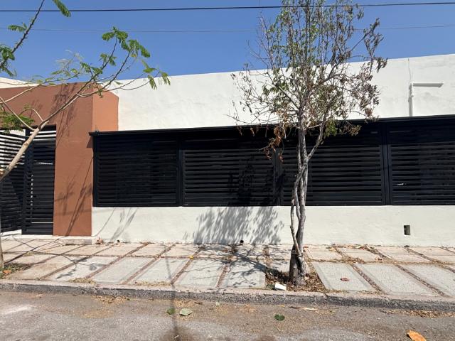 CASA EN RENTA DE UN PISO A MEDIA CUADRA DE 4 CAMINOS!