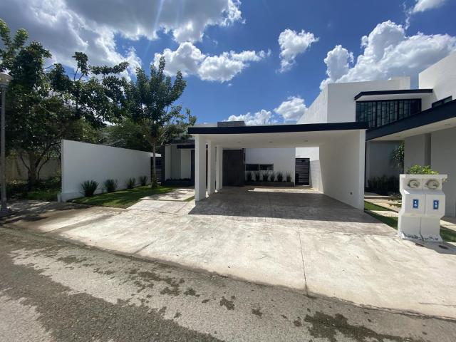 CASA EN RENTA DE UNA PLANTA CON ALBERCA EN PRIVADA Y AMENIDADES AL NORTE DE M?RIDA