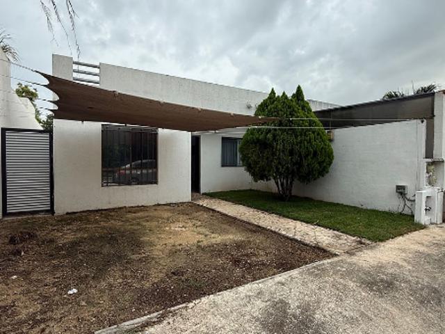 Casa en renta de una planta frente a área verde en Las Americas II, Mérida