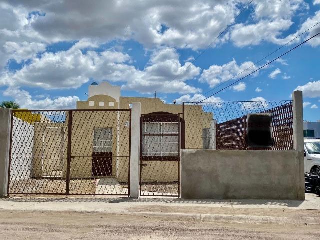 Casa en renta de 2 recámaras con terreno excedente