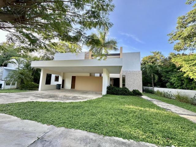Casa en renta de 3 habitaciones con alberca y cuarto de servicio en el Yucat?n Country Club