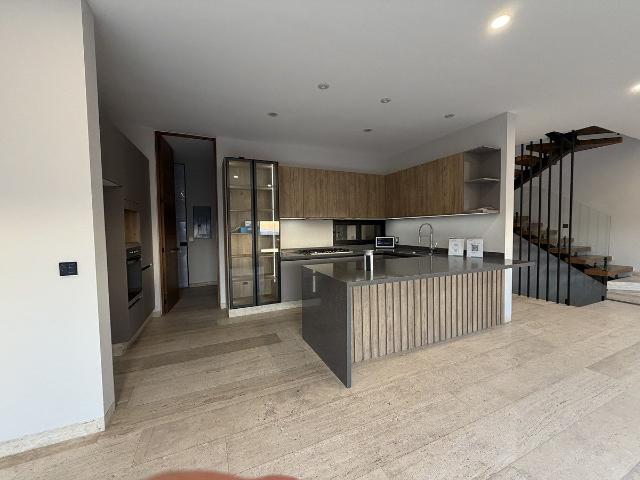 Casa en renta de 3 niveles en Altozano Querétaro