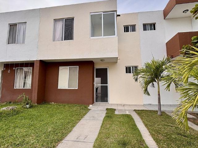 Casa en renta de 3 recamaras amueblada en Valle Dorado