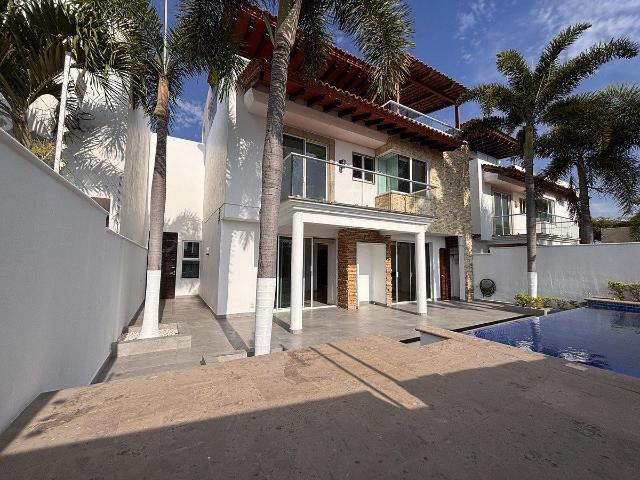 Casa en Renta de 3 recamaras con alberca privada en Villa Esmeralda Riviera Naya