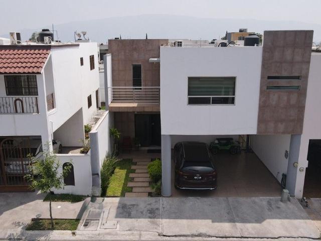 Casa en Renta de 3 Recámaras en Cumbres Santa Clara 1er Sector en Monterrey
