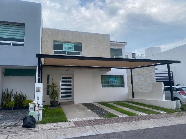 Casa en renta de 3 recámaras en el Refugio, Querétaro