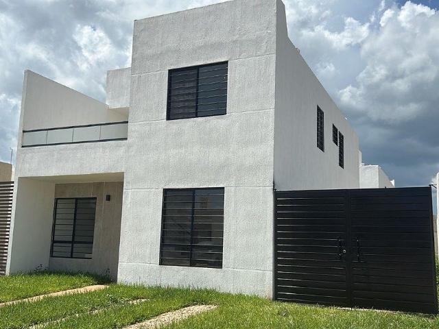 CASA EN RENTA DE 3 RECÁMARAS EN LOS HÉROES, MÉRIDA