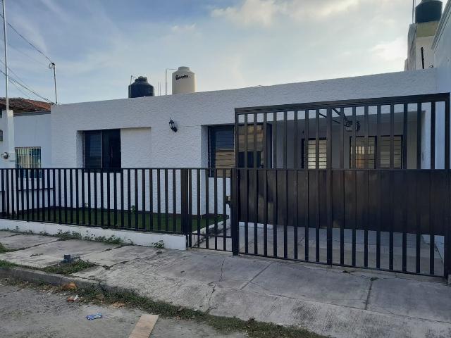 CASA EN RENTA DE 3 RECÁMARAS EN ZONA NORTE DE COLIMA