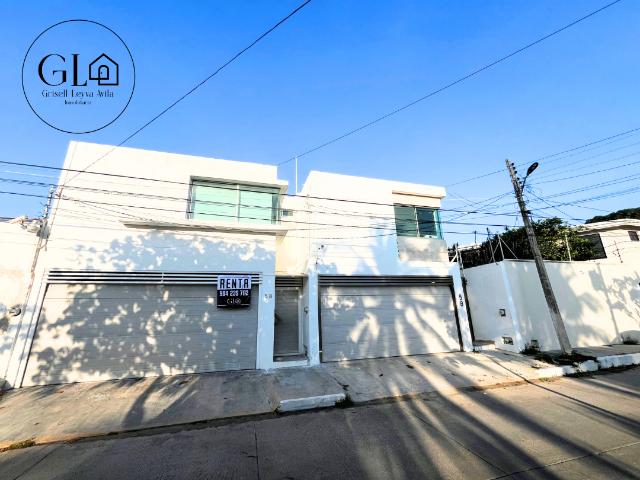 Casa en Renta de 3 Recamaras + Estudio en Fraccionamiento Bivalvo