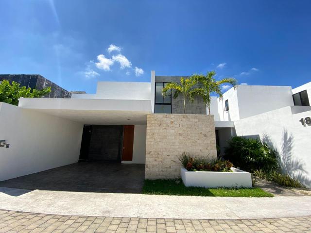 Casa en renta de 4 habitaciones en privada exclusiva de 20 casas en Temozon, M?rida