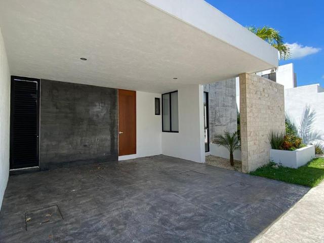 Casa en renta de 4 habitaciones en privada exclusiva de 20 casas en Temozon, M?rida