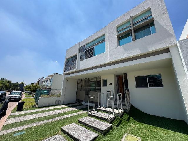 CASA EN RENTA DENTRO DE COTO JUAN PALOMAR, ZAPOPAN