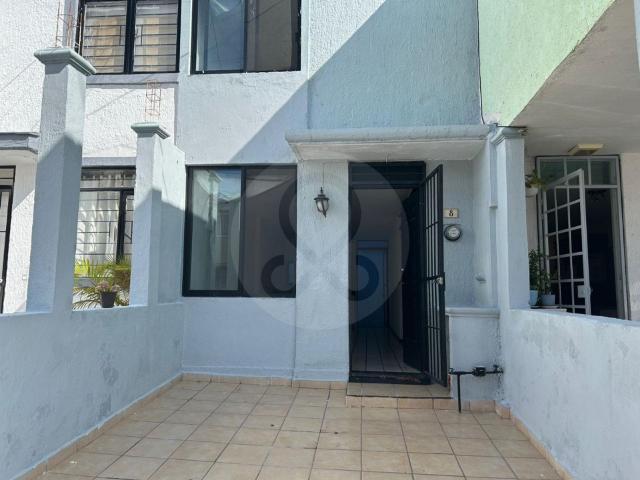 CASA EN RENTA DENTRO DE COTO PRIVADO POR GUADALUPE