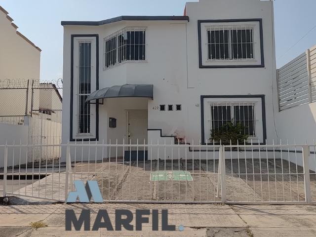 Casa en RENTA Excelente Ubicación en Colima Jardines Vista Hermosa Amplio Jardín