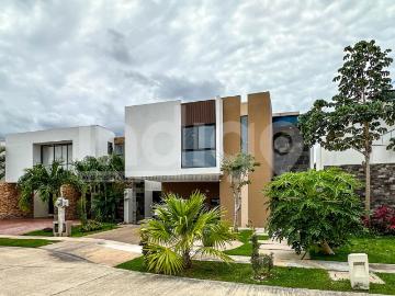 Casa en Renta en M?rida en Privada Parque Natura, Sitpach