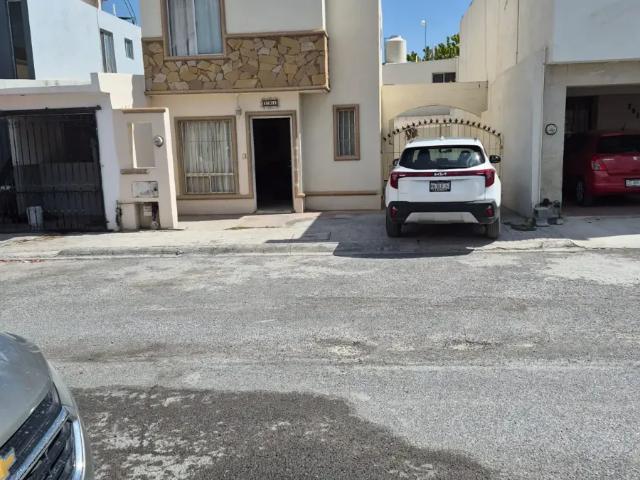 CASA EN RENTA EN MANANTIALES DEL BOSQUE