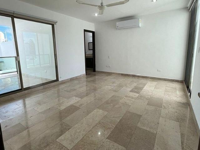 Casa en RENTA en Merida, Yucatan en el Fraccionamiento Montecristo con PANELES